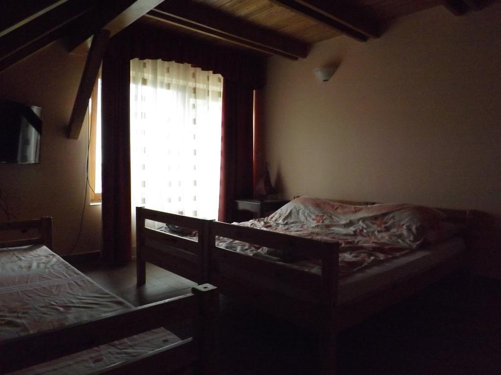 Napos Vendeghaz Hotel เยอร์ ภายนอก รูปภาพ